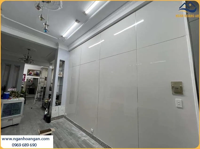 Tấm Nhựa PVC Trắng Trơn PVC2023 Kosmos Bóng Nét Sang Trọng 